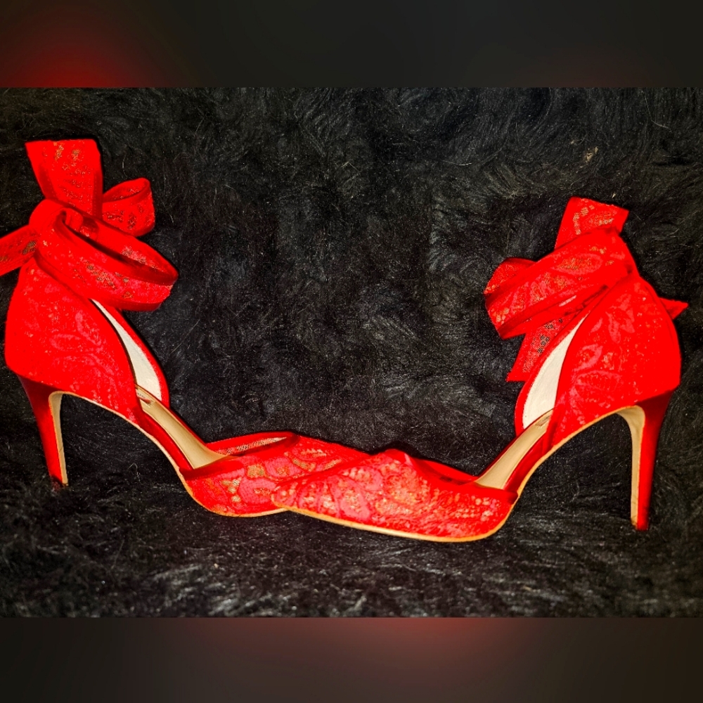 RED WITH LACE. ANKLE BOW SIZE 7